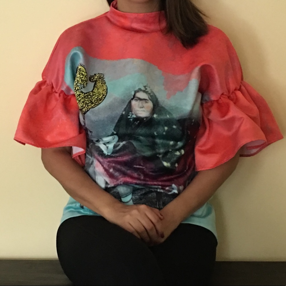 Silk top with puffy sleeves,